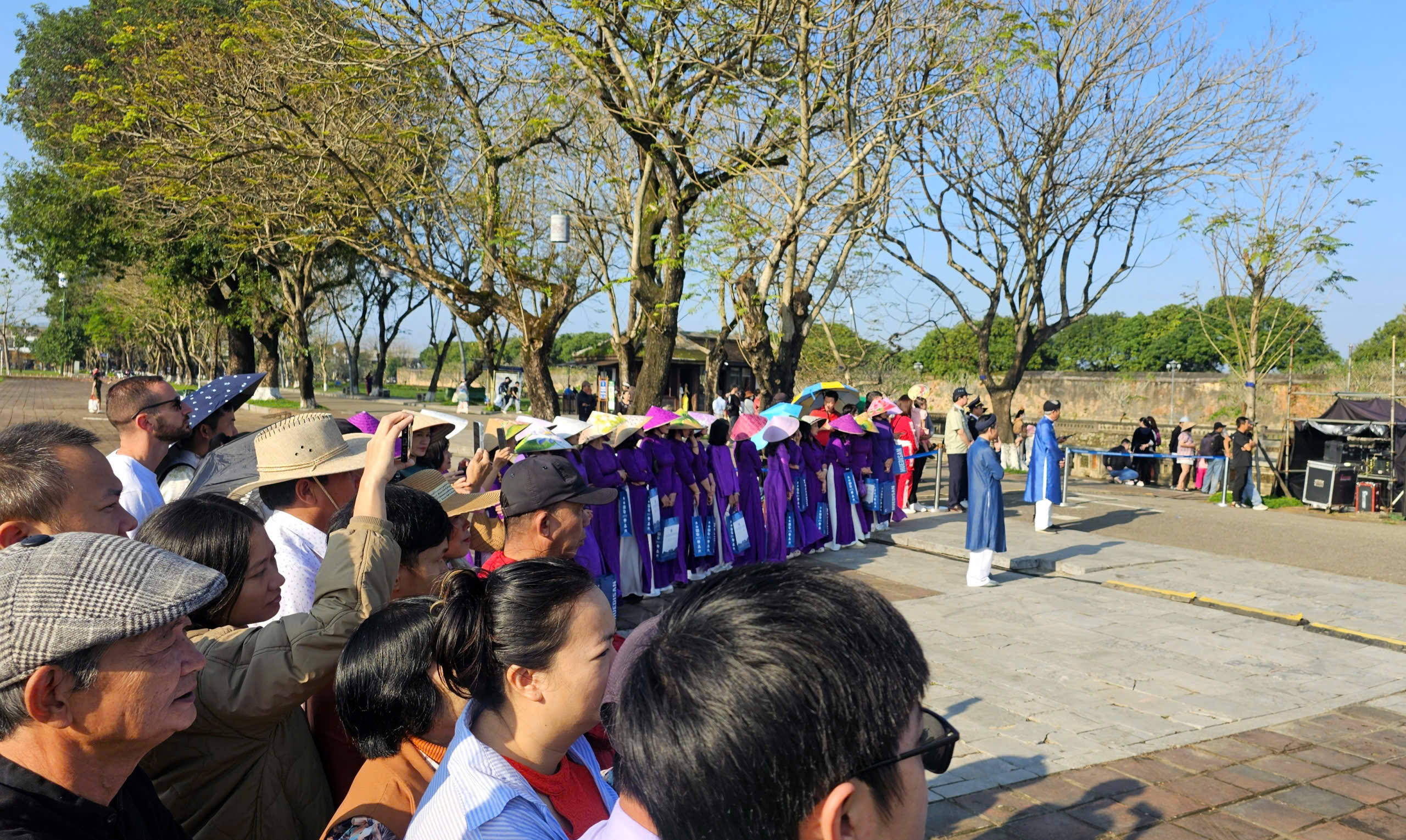 Du khách hào hứng tham quan di tích Huế, xem tái hiện lễ Ban sóc đầu năm mới- Ảnh 8. Du khách hào hứng tham quan di tích Huế, xem tái hiện lễ Ban sóc đầu năm mới- Ảnh 8.