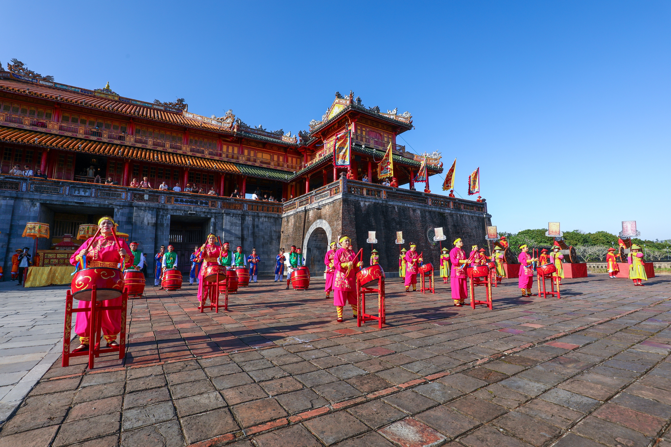 Du khách hào hứng tham quan di tích Huế, xem tái hiện lễ Ban sóc đầu năm mới- Ảnh 7. Du khách hào hứng tham quan di tích Huế, xem tái hiện lễ Ban sóc đầu năm mới- Ảnh 7.