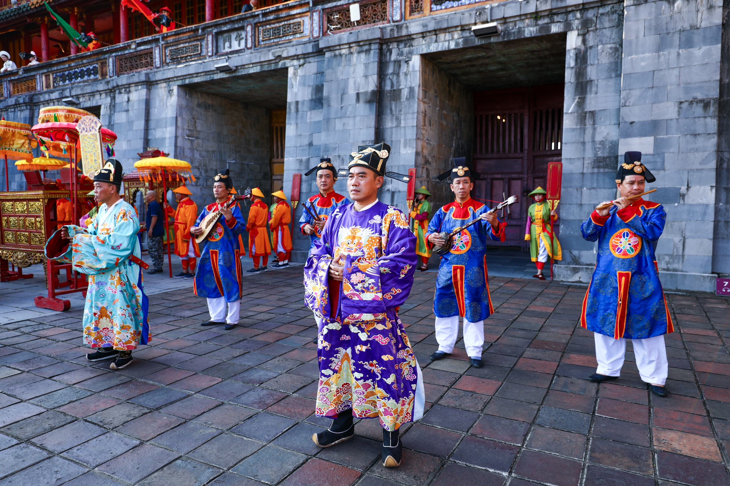 Du khách hào hứng tham quan di tích Huế, xem tái hiện lễ Ban sóc đầu năm mới- Ảnh 3. Du khách hào hứng tham quan di tích Huế, xem tái hiện lễ Ban sóc đầu năm mới- Ảnh 3.