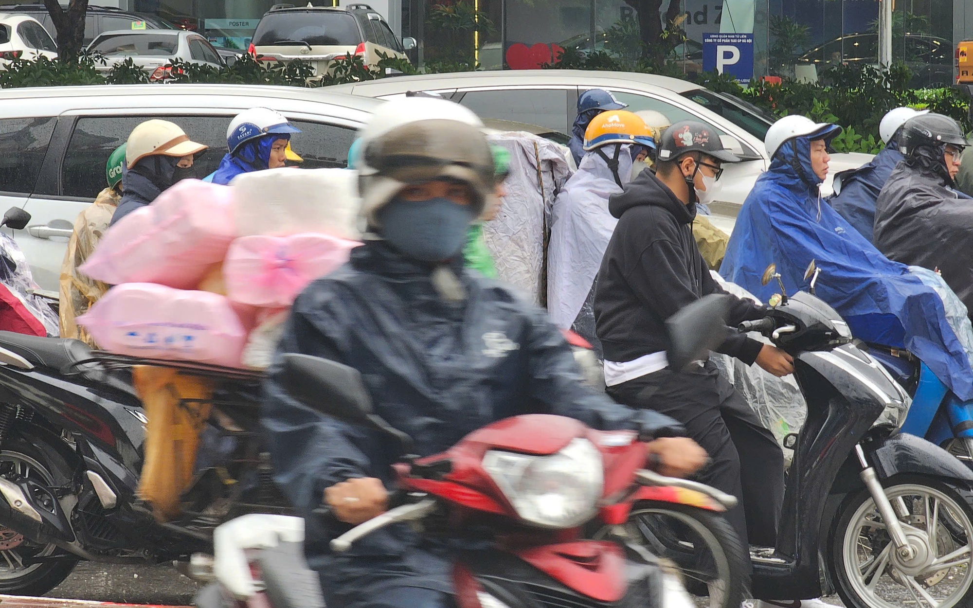 Không khí lạnh bao phủ, miền Bắc mưa kèm rét buốt- Ảnh 2. Không khí lạnh gây mưa rào và dông kèm rét buốt cho miền Bắc