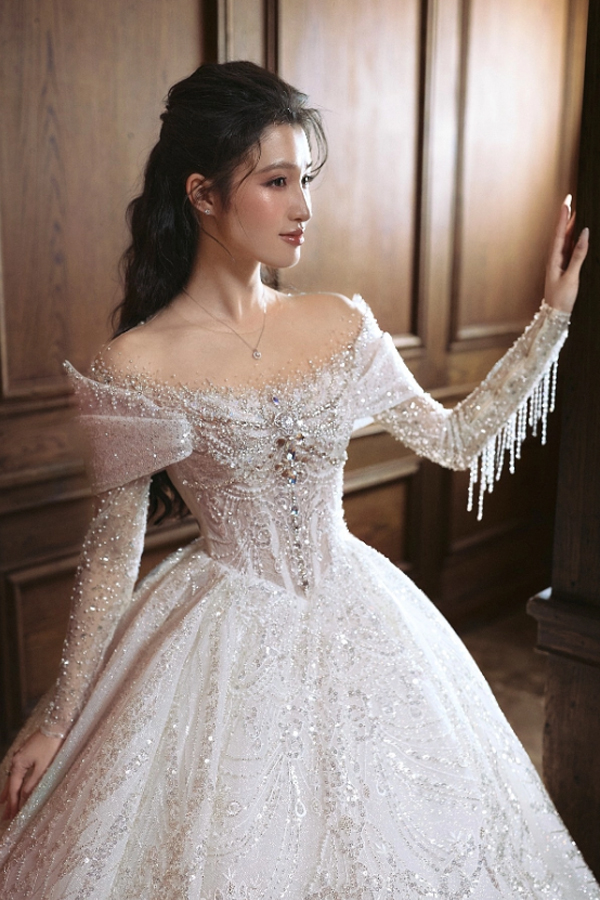 Á hậu Phương Nhi đẹp lộng lẫy trong áo cưới đầm xòe công chúa- Ảnh 6. Á hậu Phương Nhi đẹp lộng lẫy trong áo cưới đầm xòe công chúa- Ảnh 6.