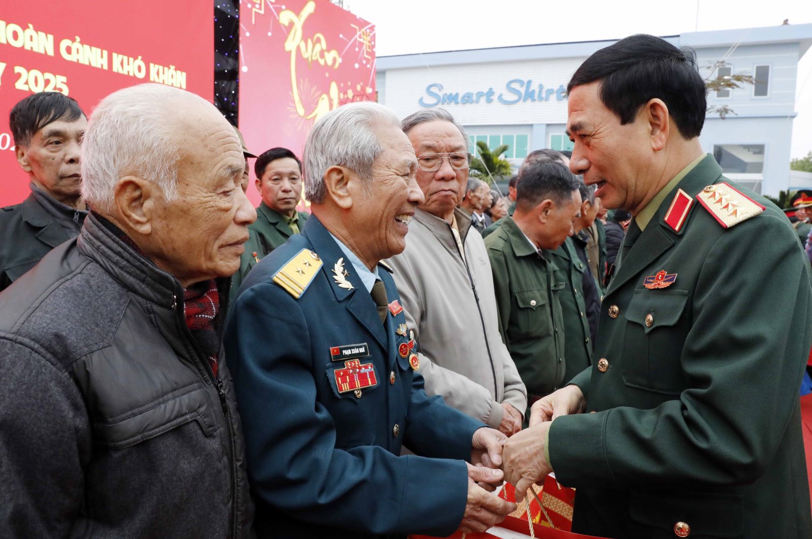 Công bố thủ tục công nhận sĩ quan quân đội nghỉ hưu mắc bệnh hiểm nghèo- Ảnh 1.