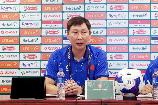 HLV Kim Sang Sik nối dài kỷ lục ấn tượng với bóng đá Việt Nam- Ảnh 1. HLV Kim Sang Sik nối dài kỷ lục ấn tượng với bóng đá Việt Nam- Ảnh 1.