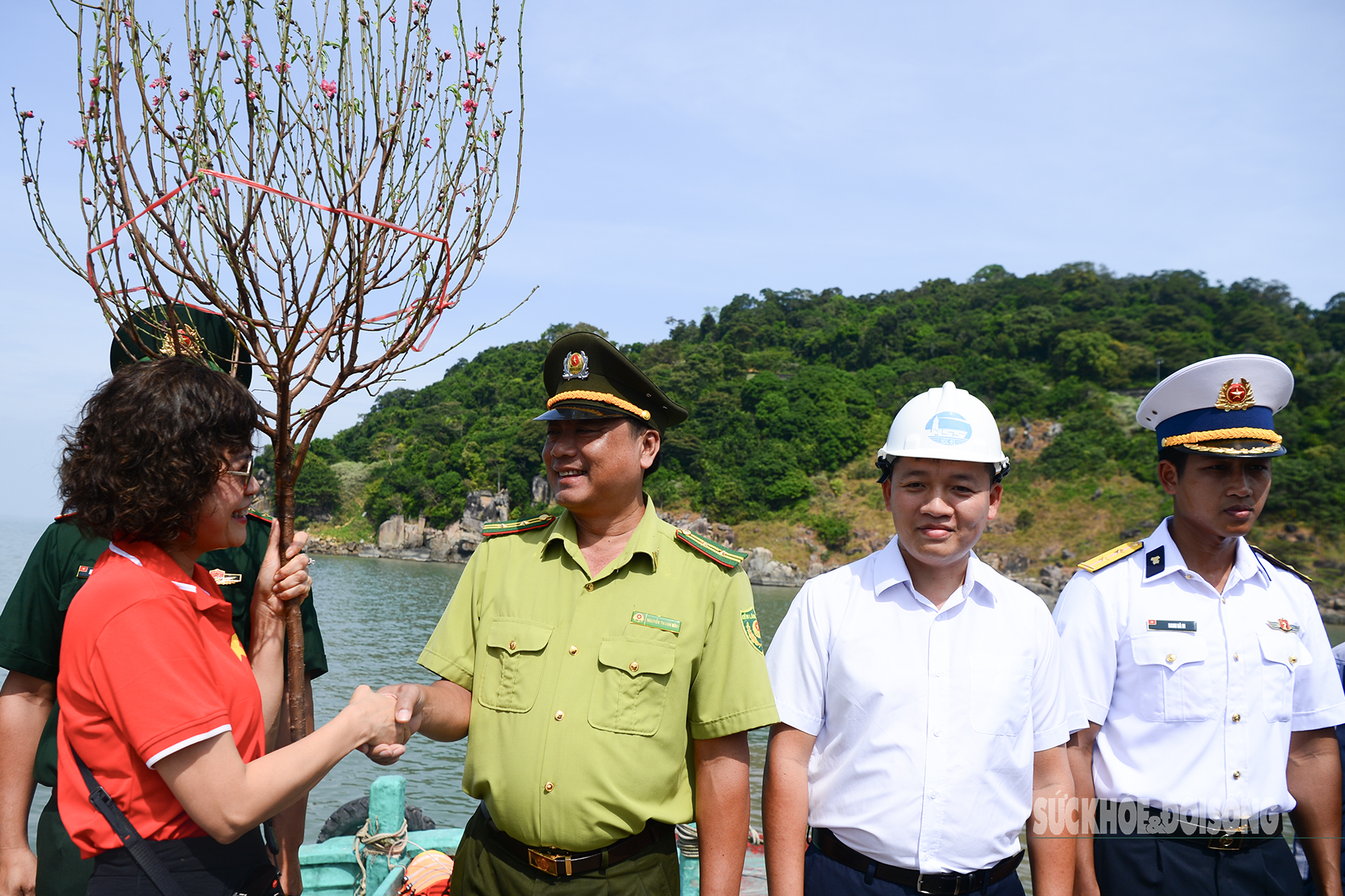 Thăm, chúc Tết cán bộ, chiến sĩ đảo Hòn Khoai- Ảnh 4.