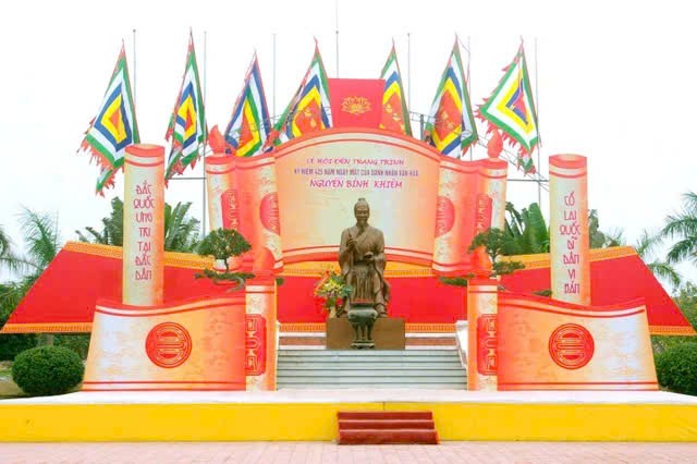 Lễ hội Đền Trạng Trình Nguyễn Bỉnh Khiêm: Tôn vinh di sản tư tưởng của bậc hiền triết tiêu biểu dân tộc - Ảnh 2. Lễ hội Đền Trạng Trình Nguyễn Bỉnh Khiêm: Tôn vinh di sản tư tưởng của bậc hiền triết tiêu biểu dân tộc - Ảnh 2.