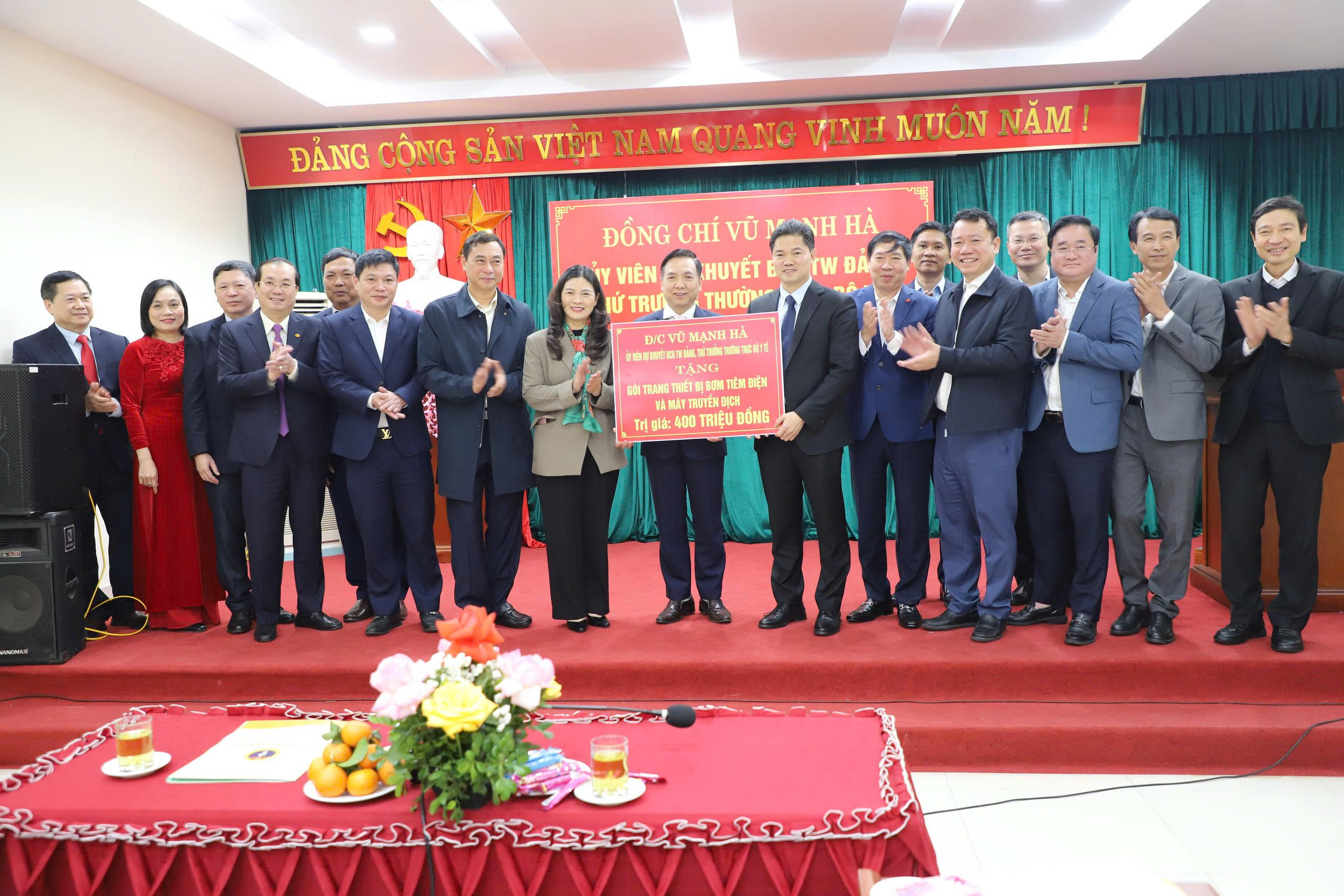 Thứ trưởng Thường trực Bộ Y tế Vũ Mạnh Hà làm việc với ngành Y tế tỉnh Tuyên Quang- Ảnh 5.