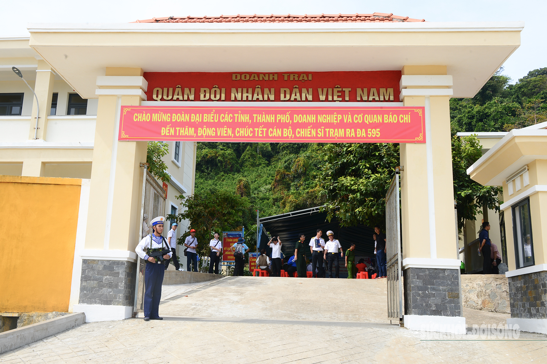 Thăm, chúc Tết cán bộ, chiến sĩ đảo Hòn Khoai- Ảnh 8.