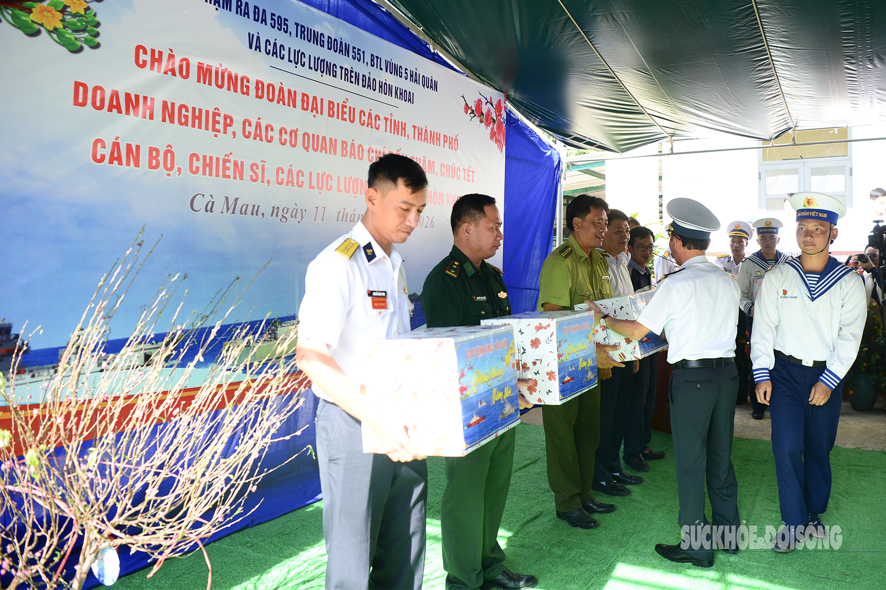 Thăm, chúc Tết cán bộ, chiến sĩ đảo Hòn Khoai- Ảnh 3.