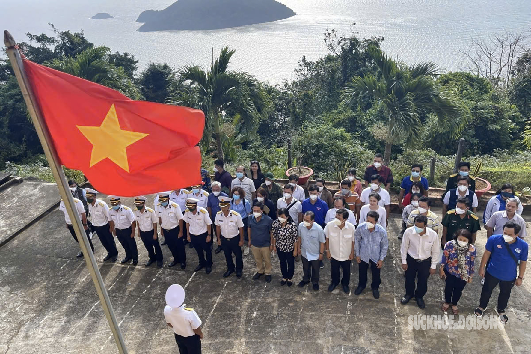 Thăm, chúc Tết cán bộ, chiến sĩ đảo Hòn Khoai- Ảnh 1.