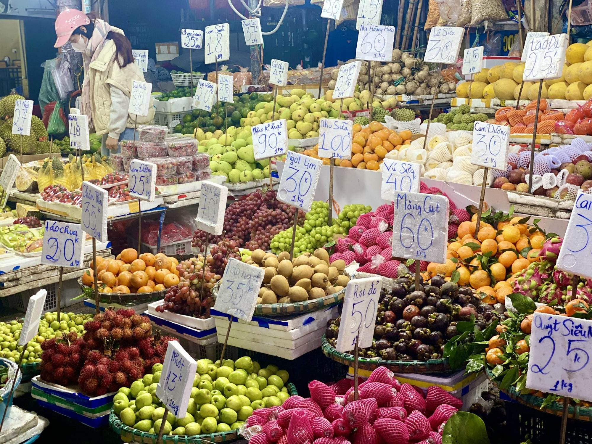 Tiểu thương “hé lộ” về nguồn gốc của một loại cam quen thuộc được người tiêu dùng Việt tiêu thụ mỗi ngày- Ảnh 1.