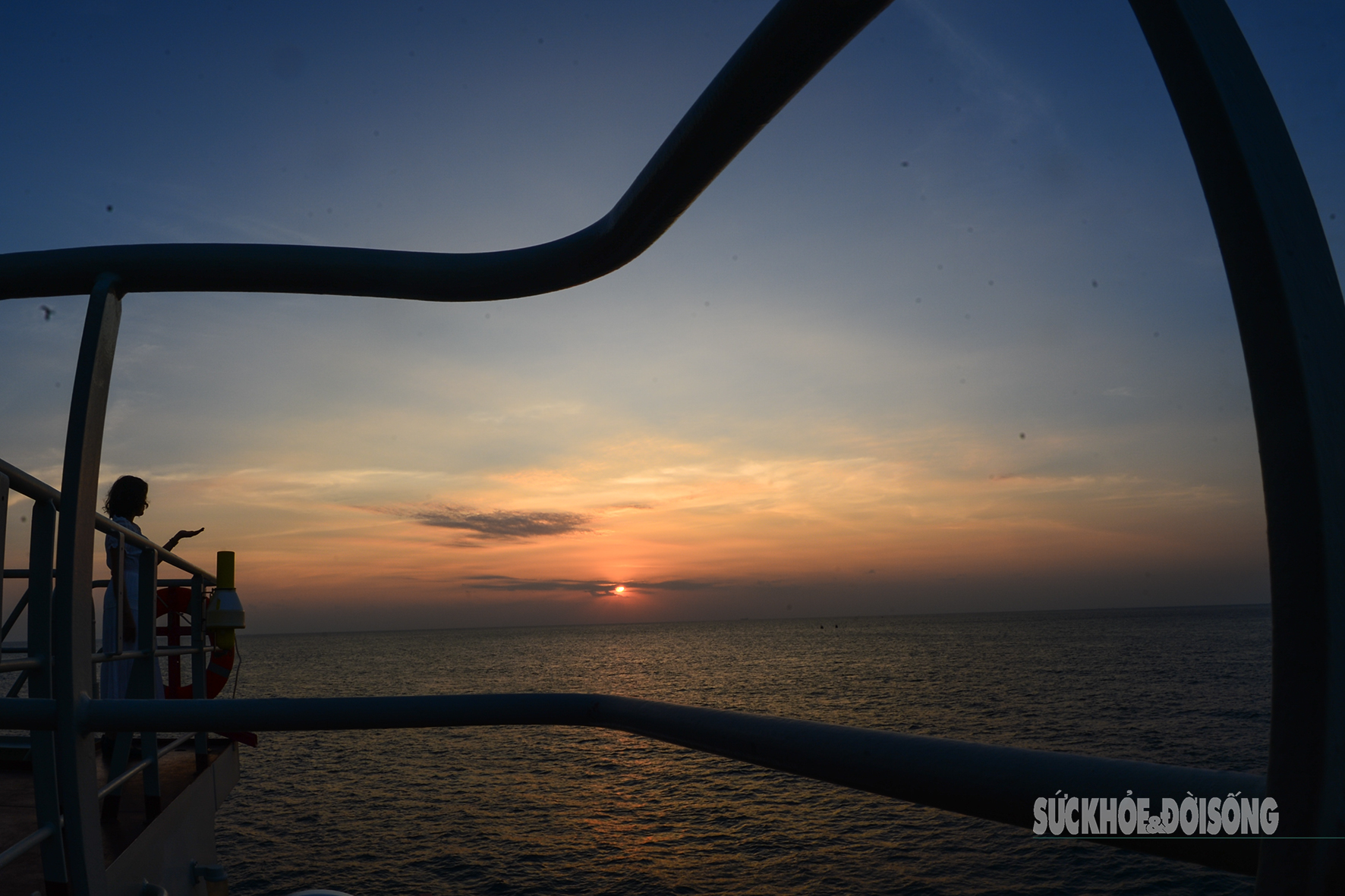 Hoàng hôn 'nhuộm vàng' biển Tây Nam từ boong tàu ra Thổ Chu- Ảnh 5.