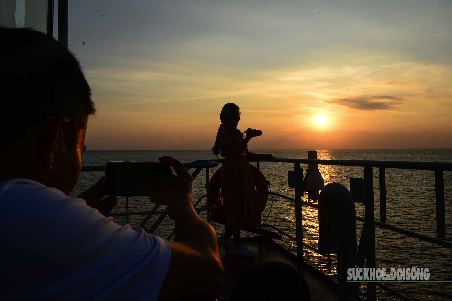 Hoàng hôn 'nhuộm vàng' biển Tây Nam từ boong tàu ra Thổ Chu- Ảnh 3.