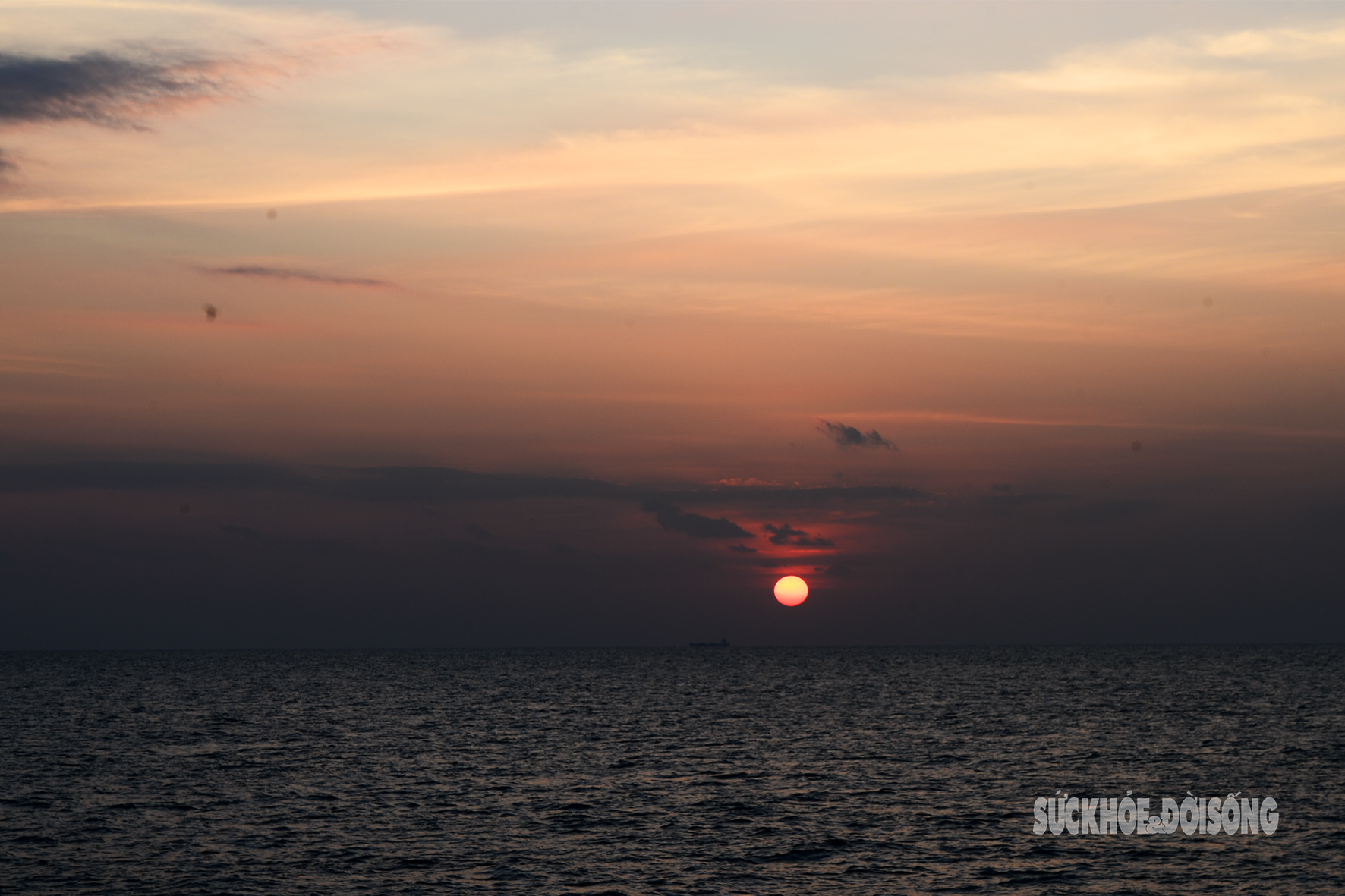 Hoàng hôn 'nhuộm vàng' biển Tây Nam từ boong tàu ra Thổ Chu- Ảnh 2.