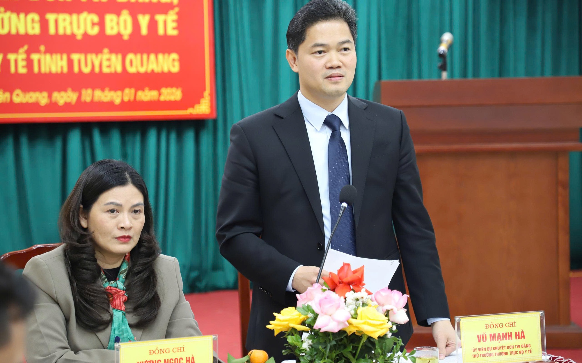 Thứ trưởng Thường trực Bộ Y tế Vũ Mạnh Hà dự lễ khánh thành hệ thống xạ trị gia tốc tại Bệnh viện Ung bướu Thanh Hóa- Ảnh 8. Thứ trưởng Thường trực Bộ Y tế Vũ Mạnh Hà làm việc với ngành Y tế tỉnh Tuyên Quang