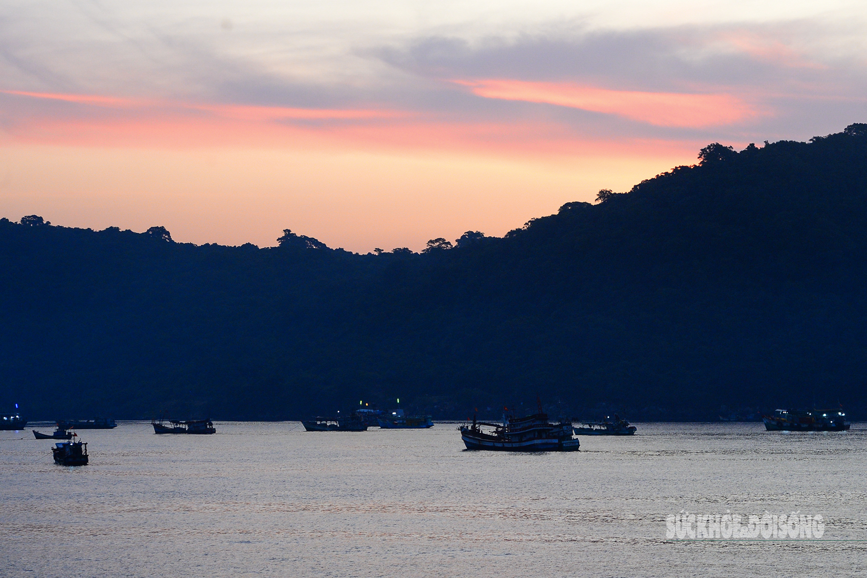 Rạng rỡ bình minh nơi đảo xa Thổ Chu- Ảnh 2.