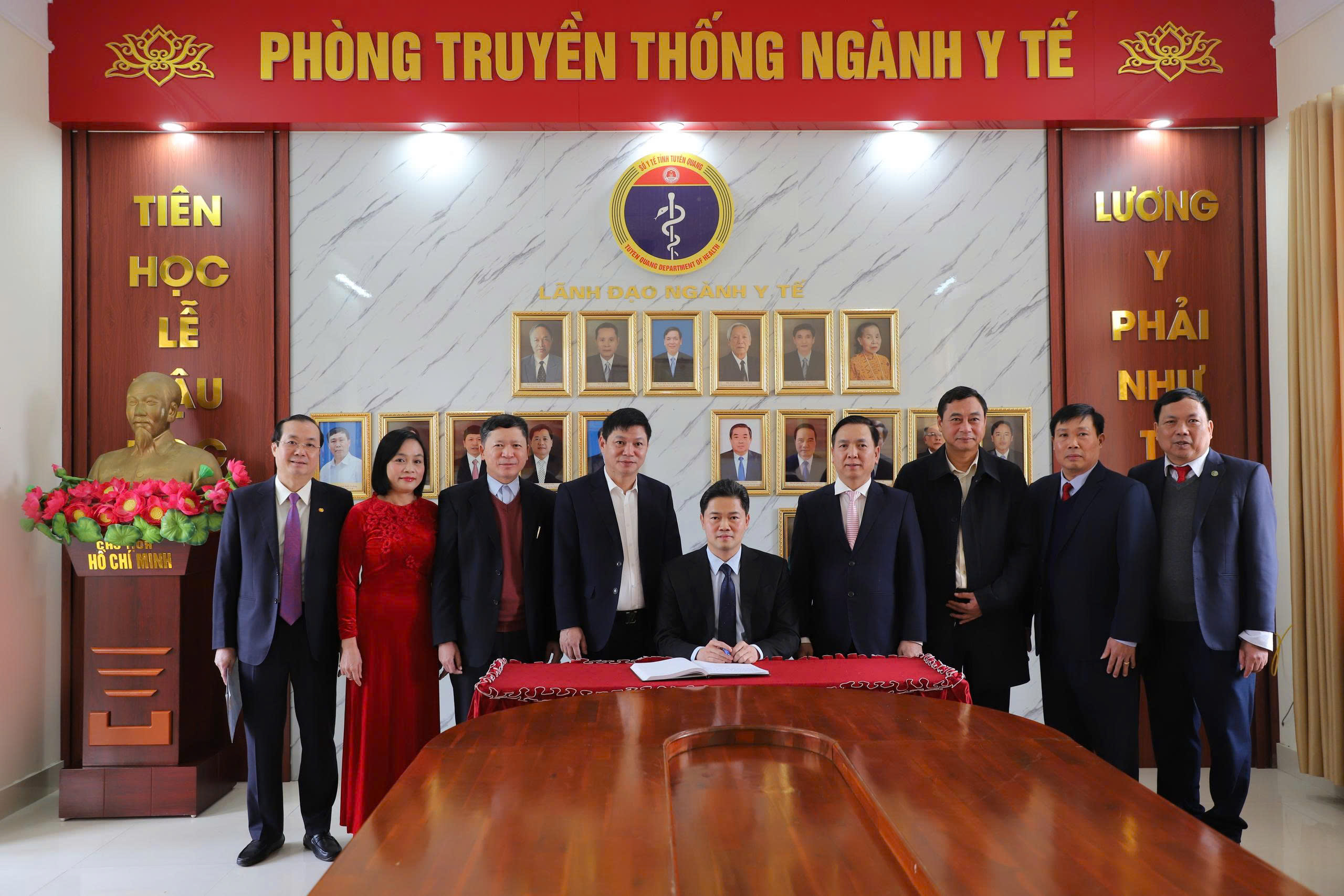 Thứ trưởng Thường trực Bộ Y tế Vũ Mạnh Hà làm việc với ngành Y tế tỉnh Tuyên Quang- Ảnh 4.