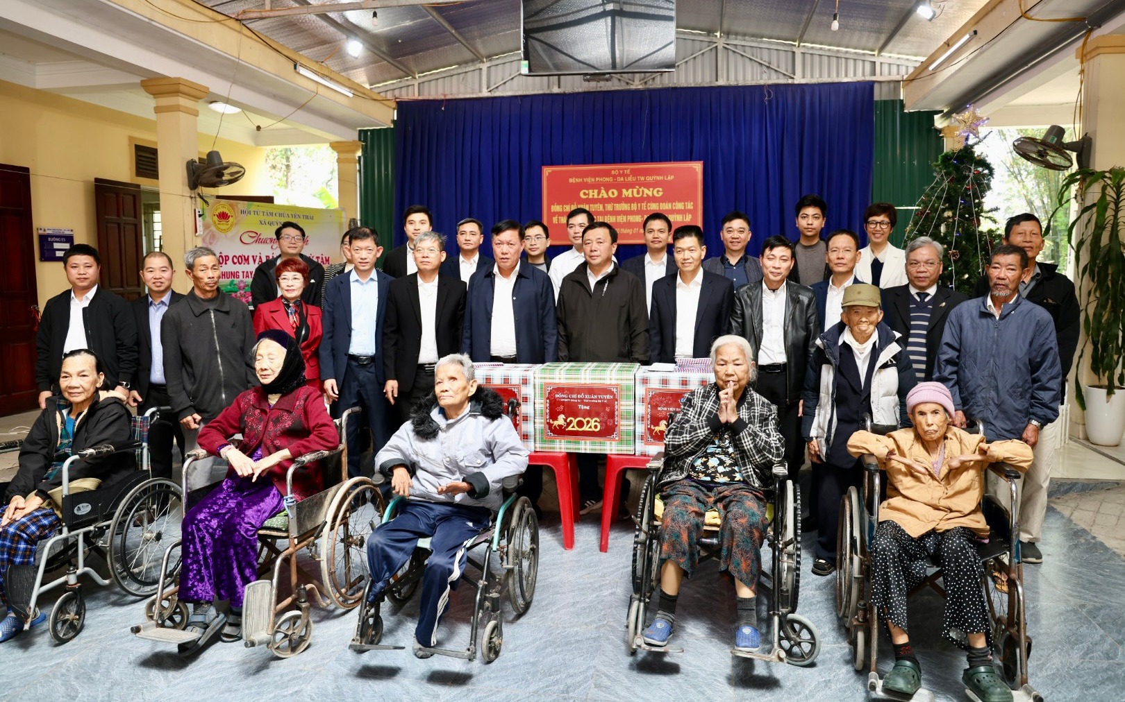 Thứ trưởng Đỗ Xuân Tuyên thăm, chúc Tết bệnh nhân phong