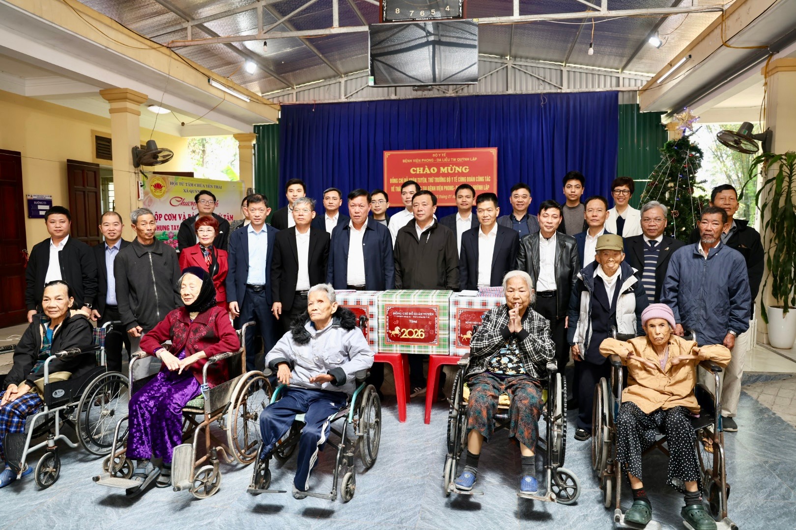 Thứ trưởng Đỗ Xuân Tuyên thăm, chúc Tết bệnh nhân phong- Ảnh 1.