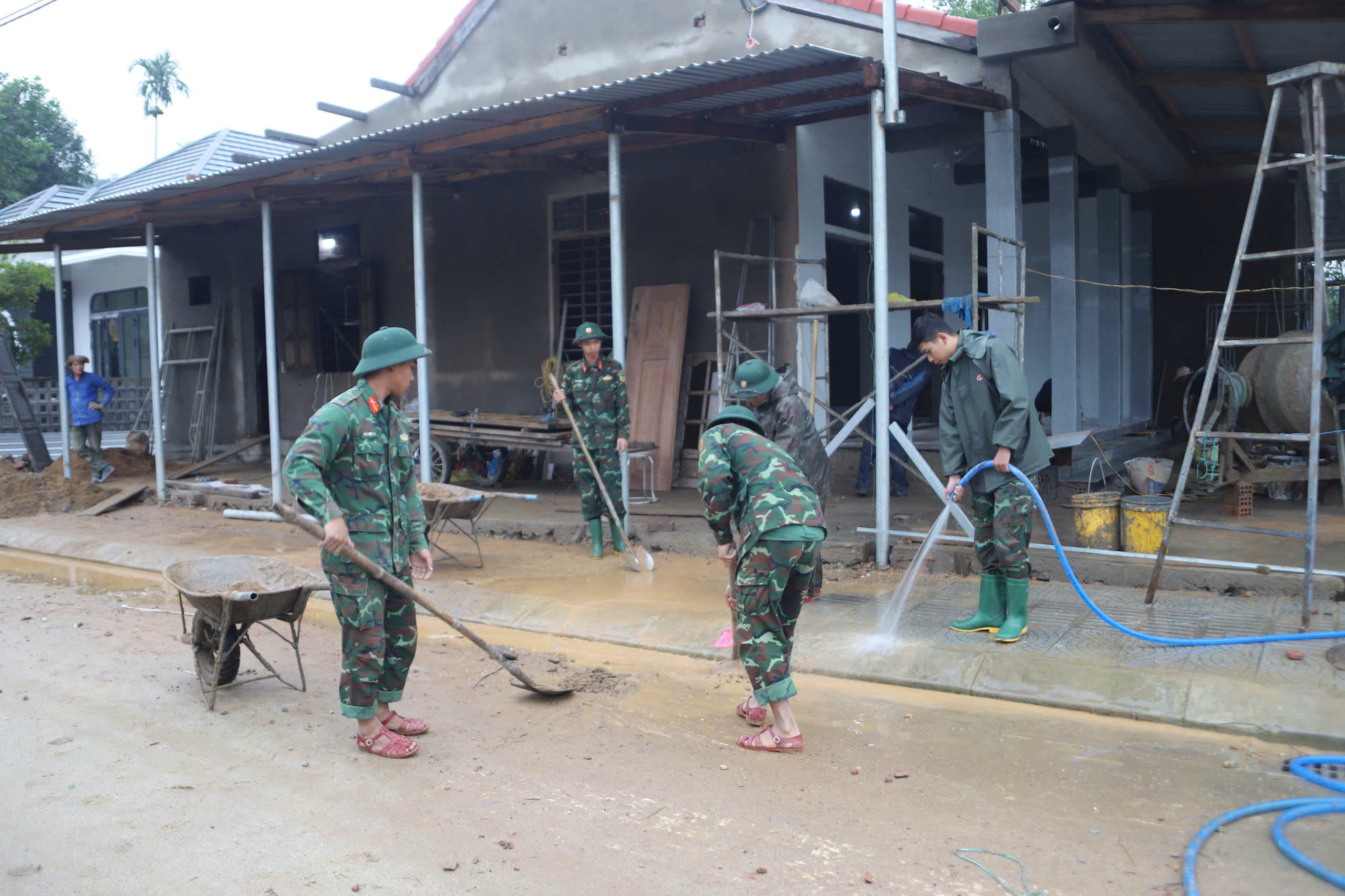 Người dân vùng sạt lở ở Huế đón niềm vui an cư khi 'Chiến dịch Quang Trung' về đích sớm- Ảnh 8.