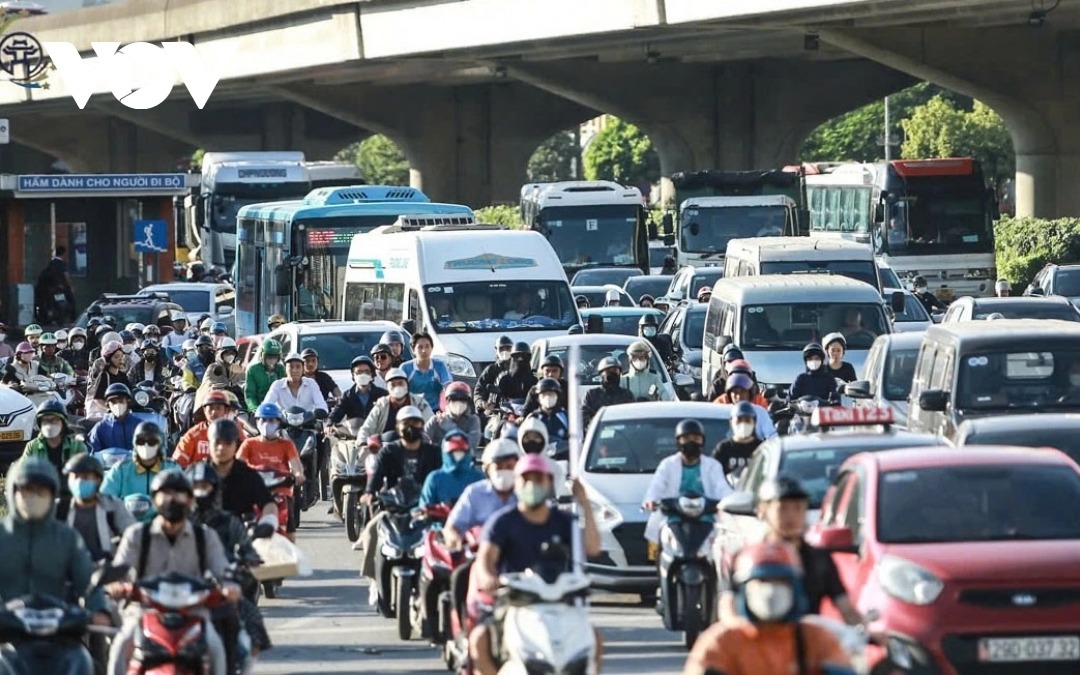 Chuyển đổi từ xe xăng sang xe điện: Cử tri mong lộ trình hợp lý, khả thi