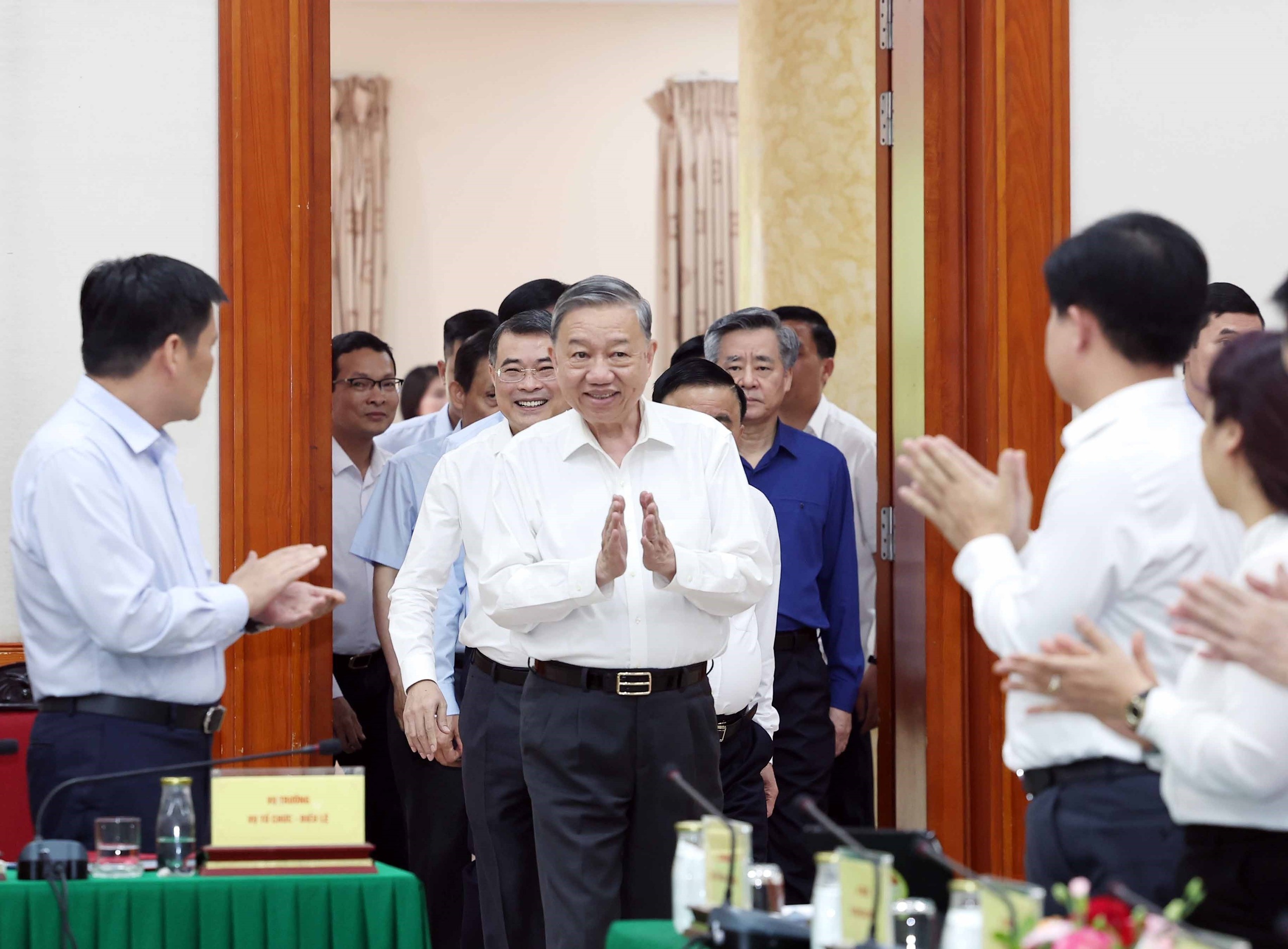 Xây dựng đội ngũ cán bộ đủ phẩm chất, năng lực và uy tín theo tư tưởng Hồ Chí Minh đáp ứng yêu cầu phát triển đất nước trong kỷ nguyên mới- Ảnh 2.