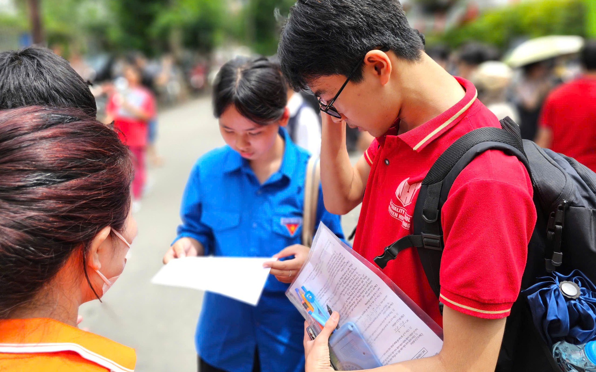 Trước áp lực tuyển sinh lớp 10, phụ huynh đồng hành cùng con thế nào?