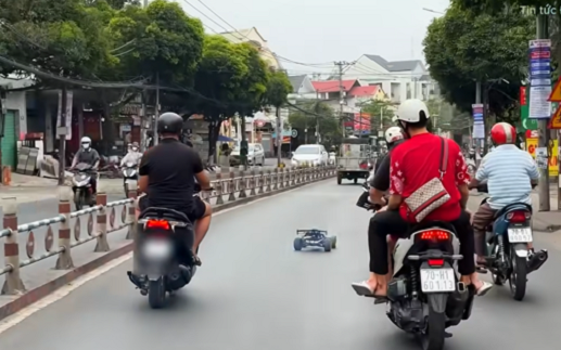 Mạo hiểm để 'câu view', 4 thanh thiếu niên bốc đầu xe rồi lao xuống vực- Ảnh 2.