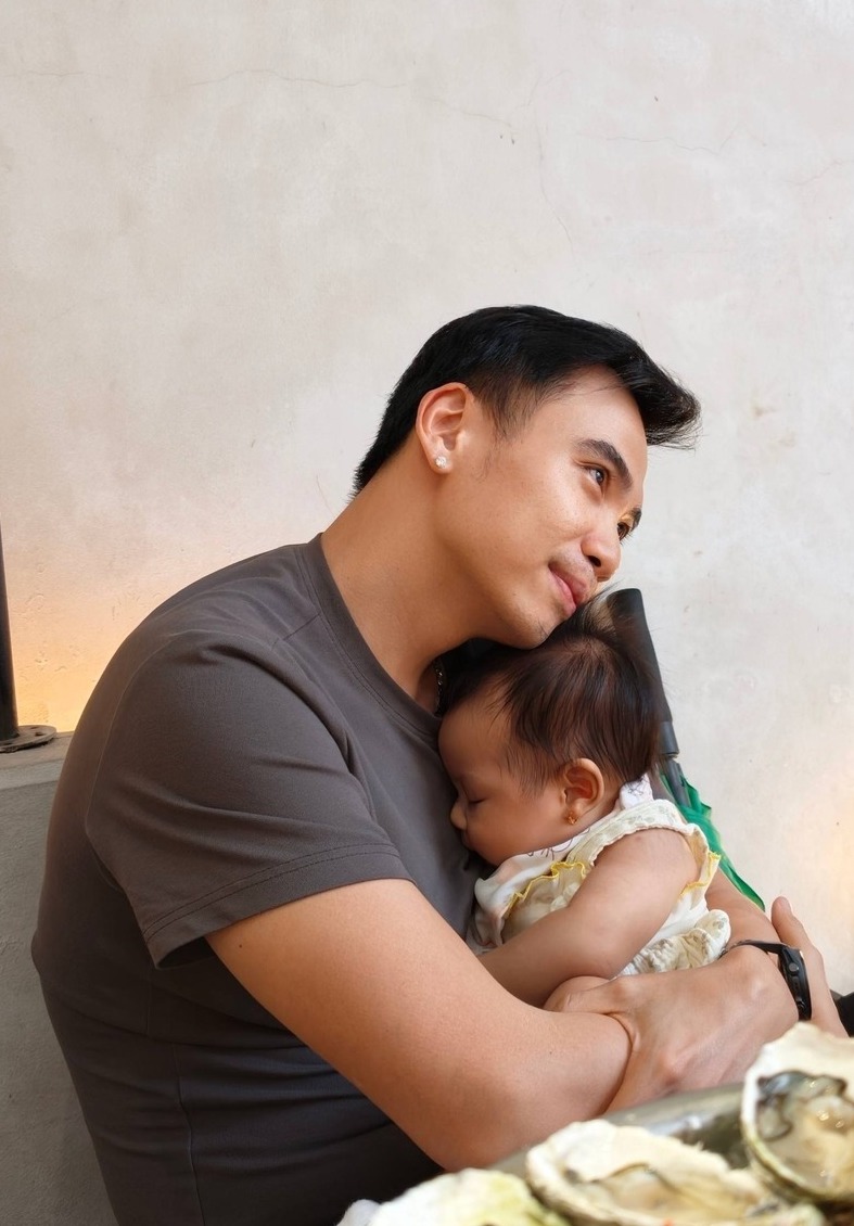 Chồng H'Hen Niê khoe khoảnh khắc 'u mê' con gái- Ảnh 2.