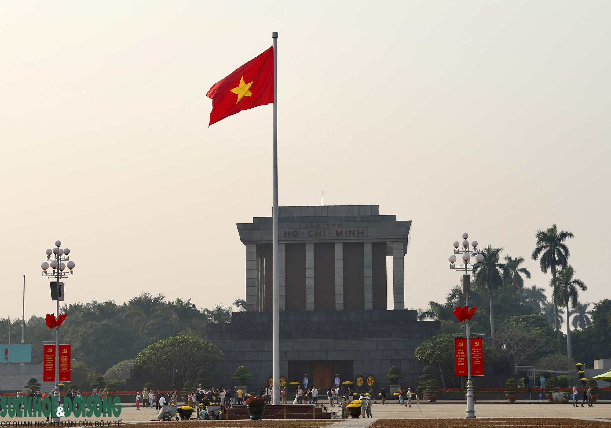 Hà Nội rực rỡ sắc cờ chào mừng Đại hội XIV của Đảng- Ảnh 2.