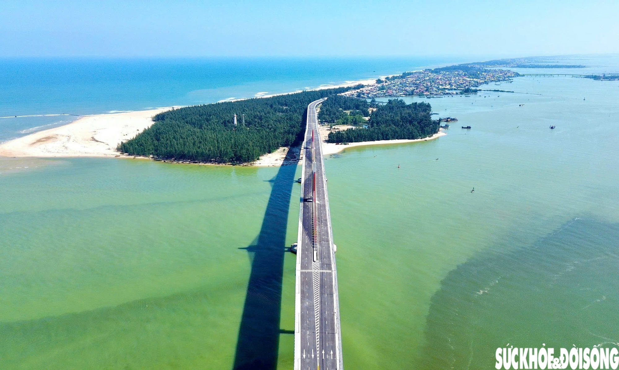 Toàn cảnh cầu vượt cửa biển dài nhất miền Trung- Ảnh 2.
