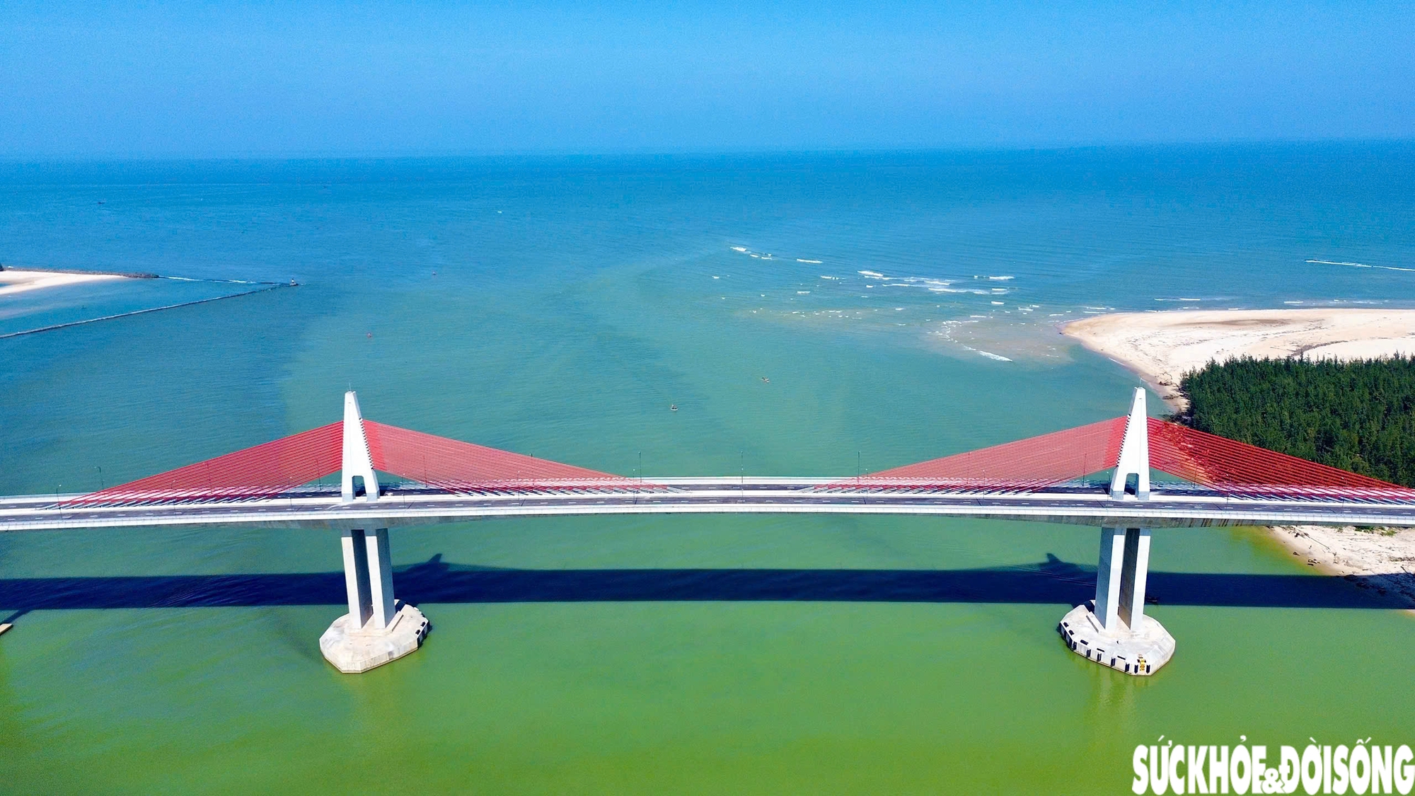 Toàn cảnh cầu vượt cửa biển dài nhất miền Trung- Ảnh 3.