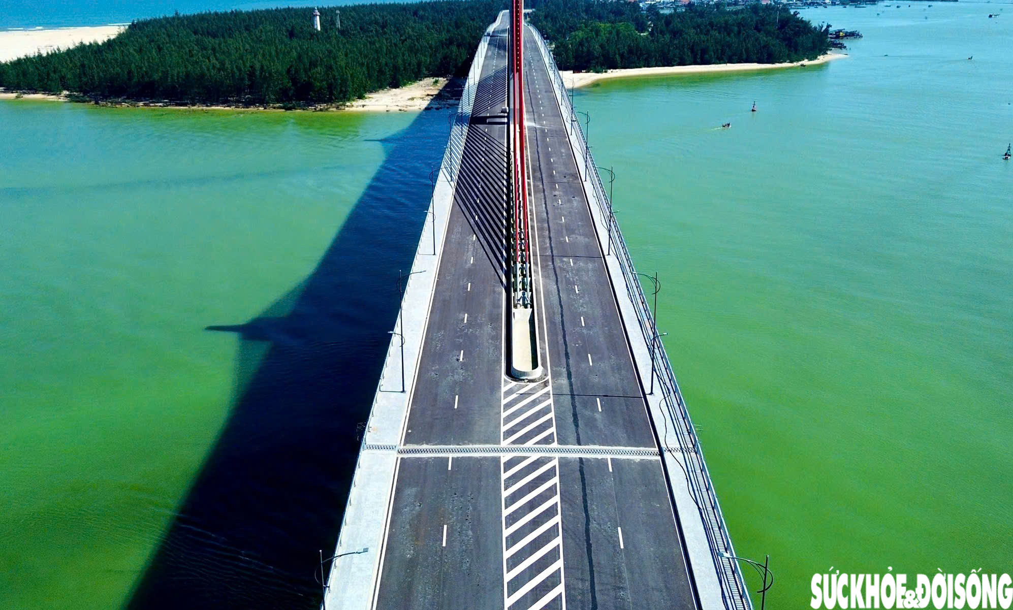 Toàn cảnh cầu vượt cửa biển dài nhất miền Trung- Ảnh 6.