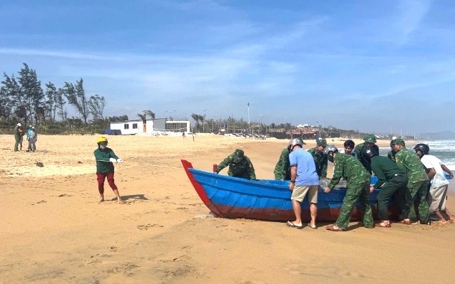 Tiếp tục tìm kiếm một ngư dân mất tích trên biển Đắk Lắk