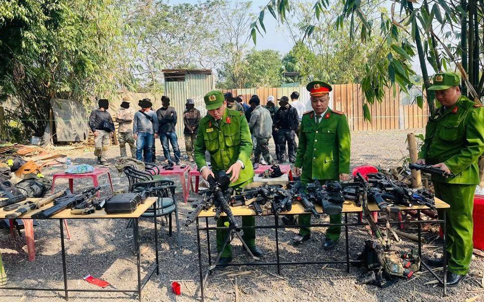 Khởi tố 13 bị can trong đường dây mua bán vũ khí quân dụng tại TPHCM- Ảnh 6.