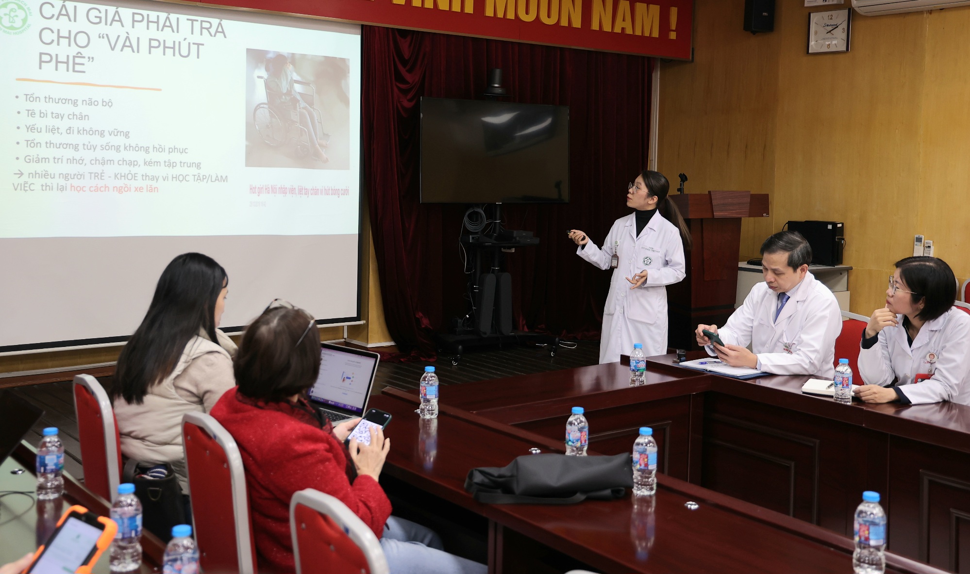 Hy hữu: Nữ sinh đến viện tâm thần khám vẫn mang theo 'bình khí cười' để phòng lên cơn nghiện- Ảnh 2.