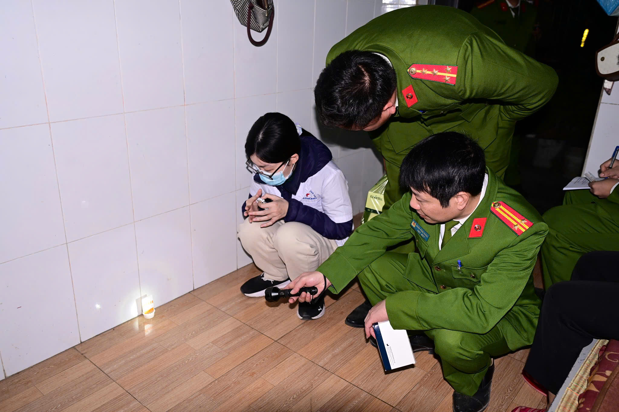 Kiểm tra nơi ở của người lao động, phát hiện nhiều công nhân dương tính với ma túy- Ảnh 1. Kiểm tra nơi ở của người lao động, phát hiện nhiều công nhân dương tính với ma túy- Ảnh 1.