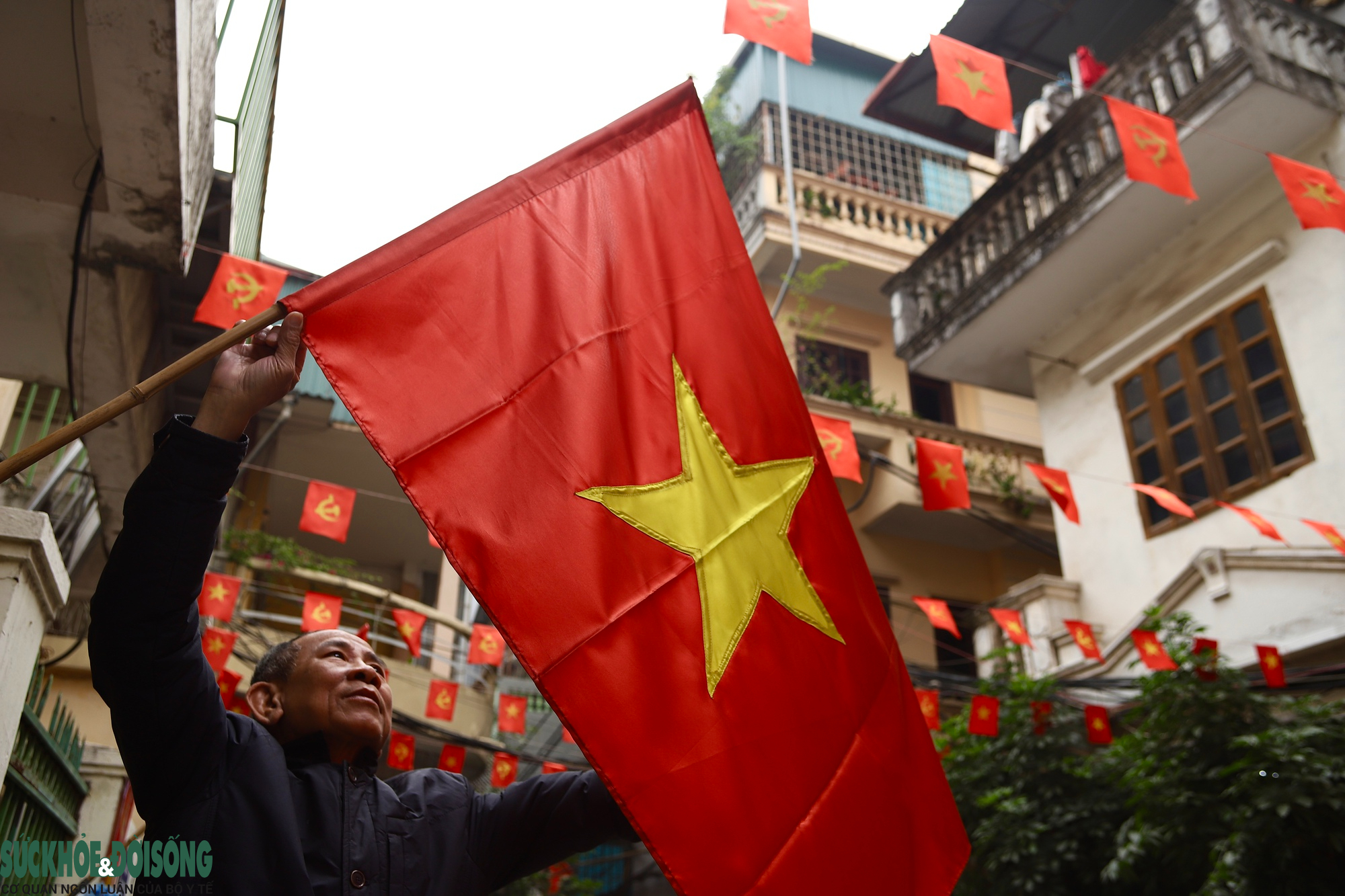 Hà Nội rực rỡ sắc cờ chào mừng Đại hội XIV của Đảng- Ảnh 18.