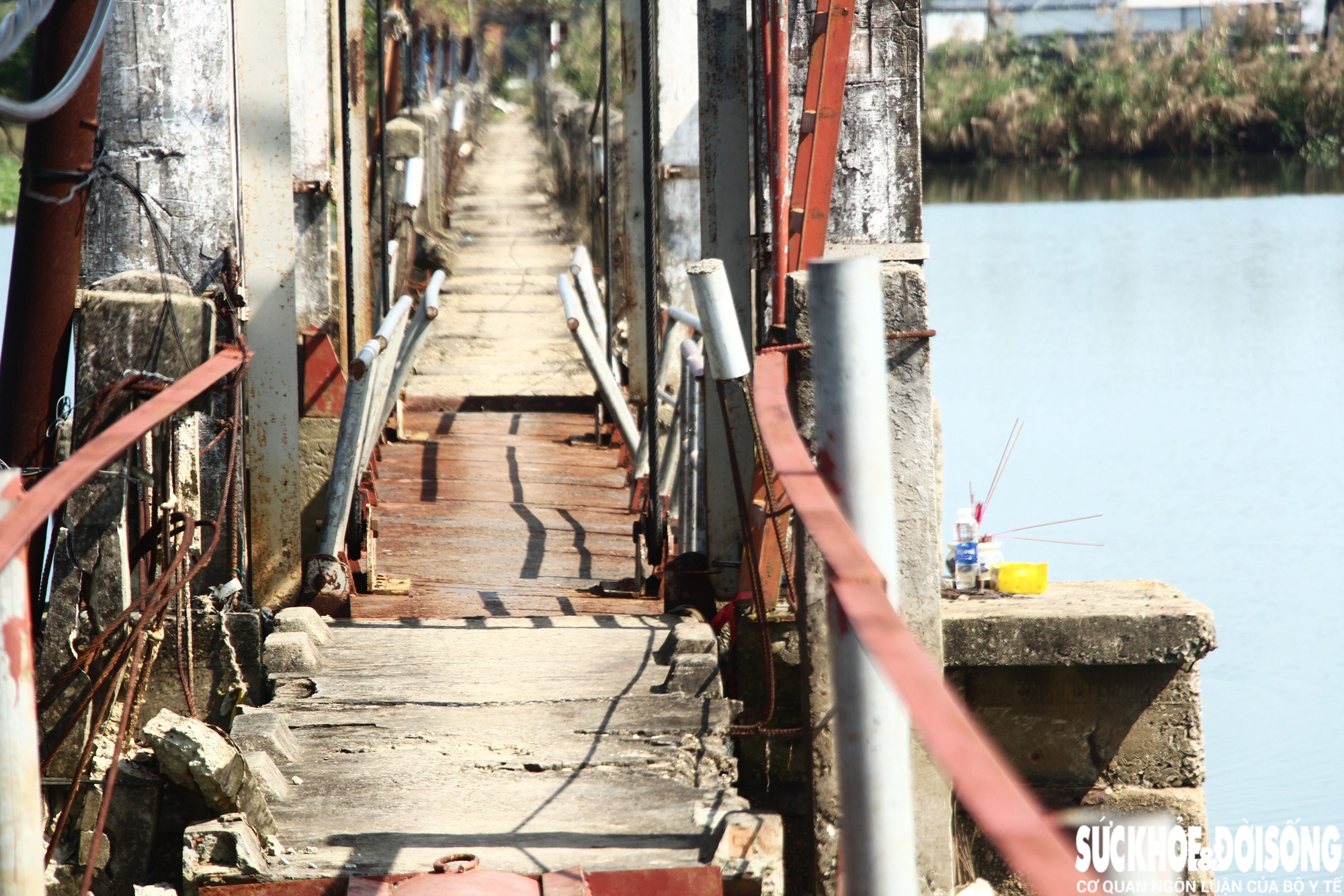 Cận cảnh 'cầu vĩnh biệt' chờ ngày bị xóa sổ sau hơn 40 năm tồn tại- Ảnh 6.