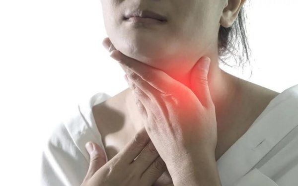 Tác hại và biến chứng của bệnh trào ngược dạ dày – thực quản- Ảnh 2. Ngoài trào ngược dạ dày - thực quản, đâu là nguyên nhân gây viêm họng mạn tính?