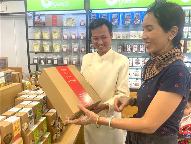 Bộ Công Thương yêu cầu đảm bảo nguồn cung hàng hóa, bình ổn thị trường dịp Tết- Ảnh 1.