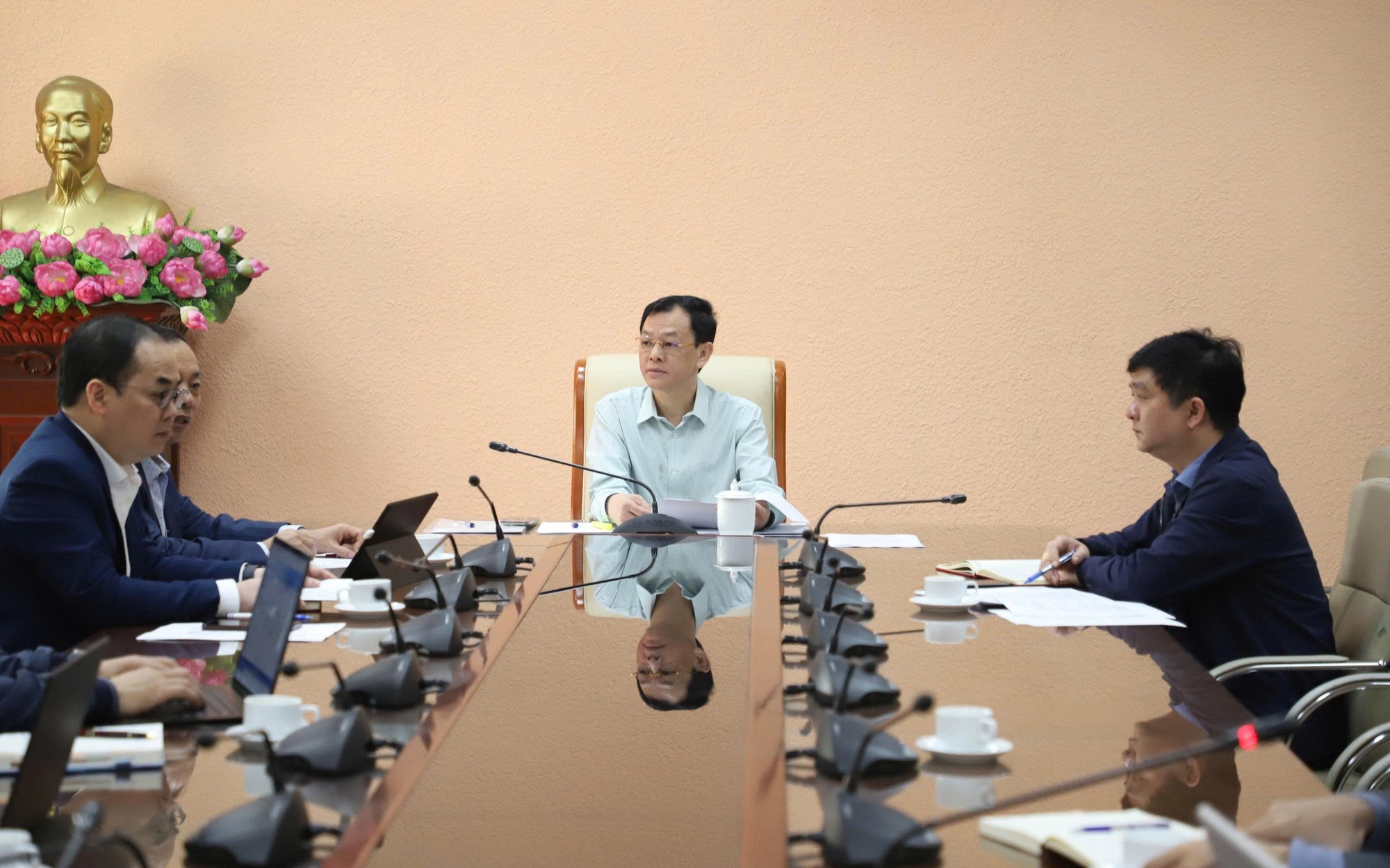 Phiên họp lần thứ nhất Ban chỉ đạo Quốc gia về phát triển ngành Dược Việt Nam- Ảnh 8. Phiên họp lần thứ nhất Ban chỉ đạo Quốc gia về phát triển ngành Dược Việt Nam- Ảnh 8.