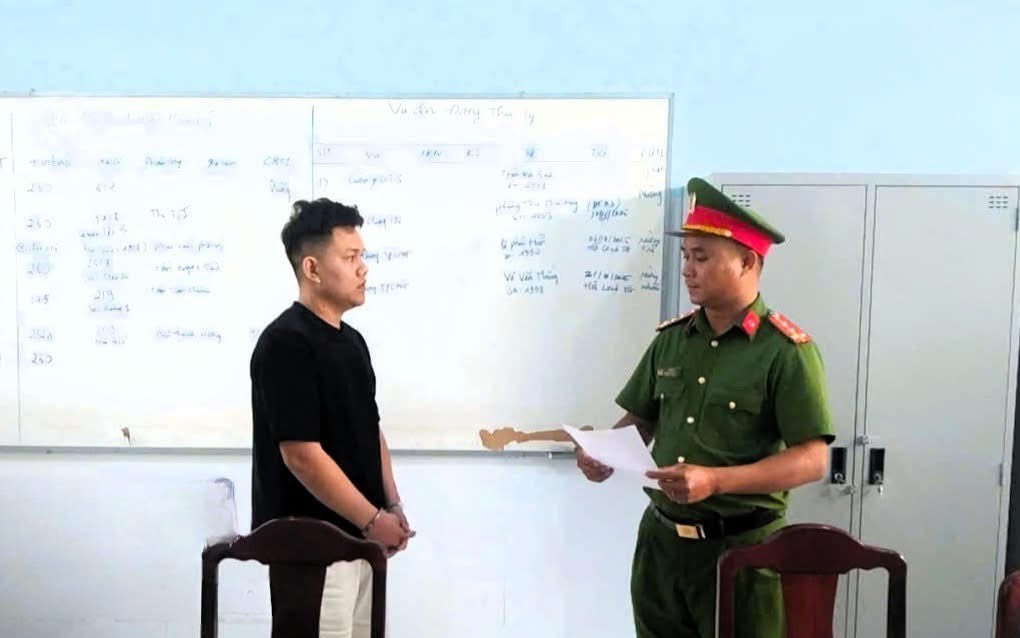 Tưởng đã an toàn sau khi xóa ứng dụng giả, một người ở Hà Nội vẫn bị chiếm đoạt 850 triệu đồng- Ảnh 2.