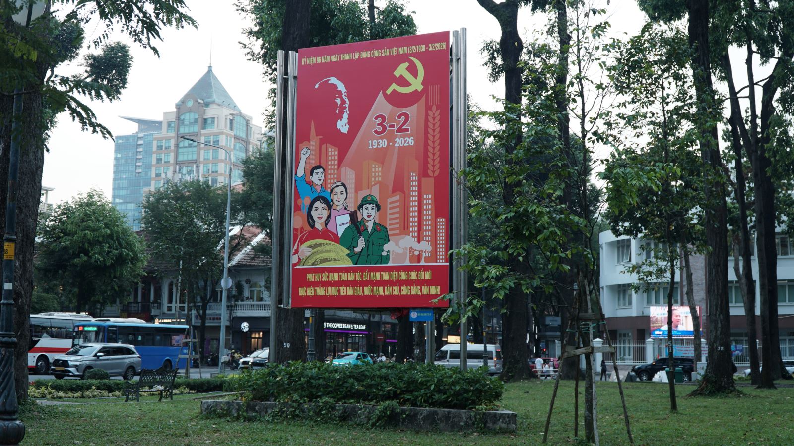 Thành phố mang tên Bác rực rỡ cờ hoa chào mừng Đại hội XIV của Đảng- Ảnh 6. Thành phố mang tên Bác rực rỡ cờ hoa chào mừng Đại hội XIV của Đảng- Ảnh 6.