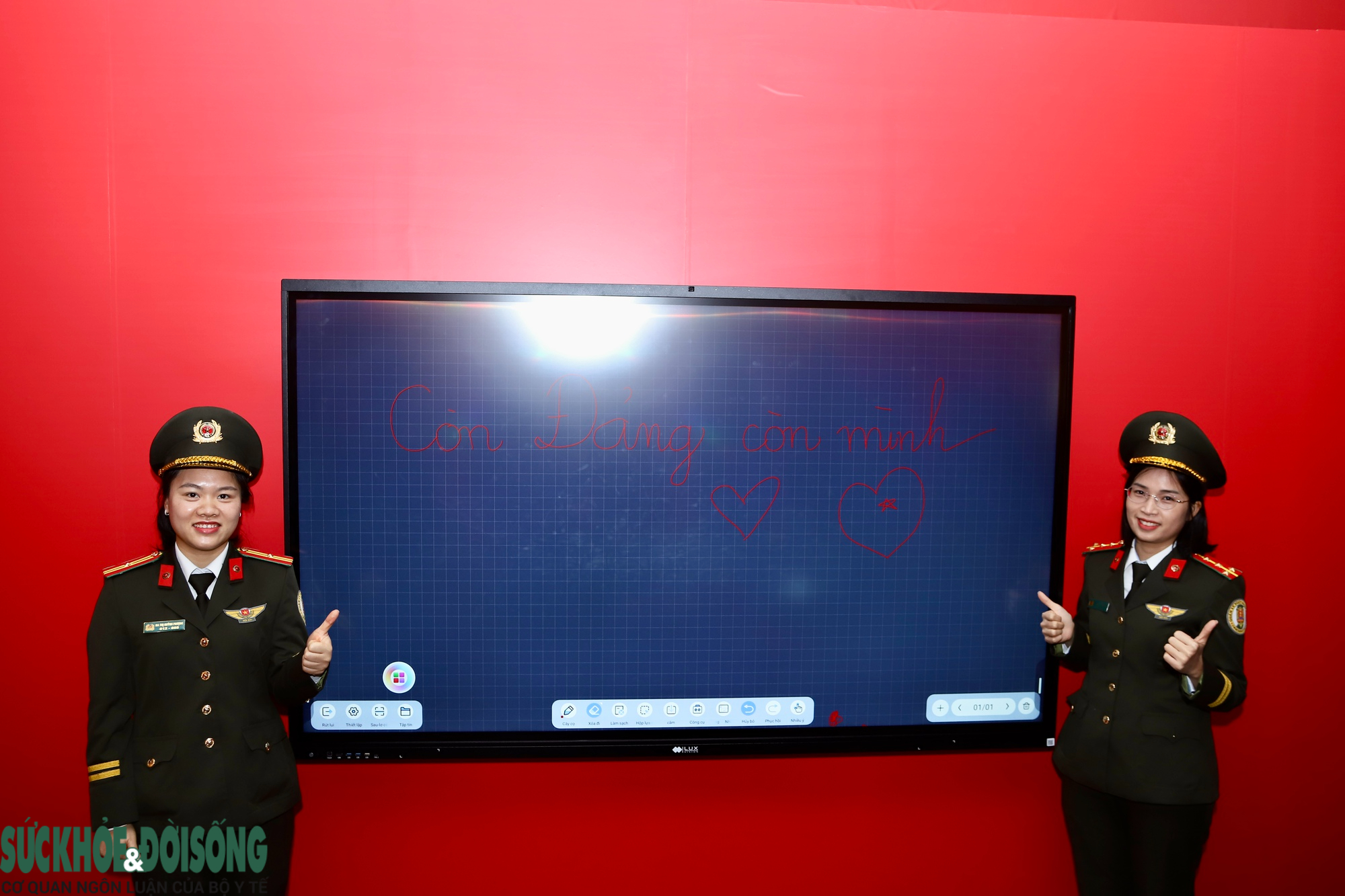 Triển lãm 'Từ Đại hội đến Đại hội' góp phần tái hiện chặng đường phát triển vẻ vang của Đảng- Ảnh 10.