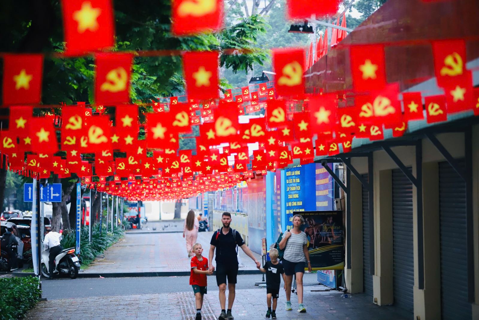 Thành phố mang tên Bác rực rỡ cờ hoa chào mừng Đại hội XIV của Đảng- Ảnh 3. Thành phố mang tên Bác rực rỡ cờ hoa chào mừng Đại hội XIV của Đảng- Ảnh 3.
