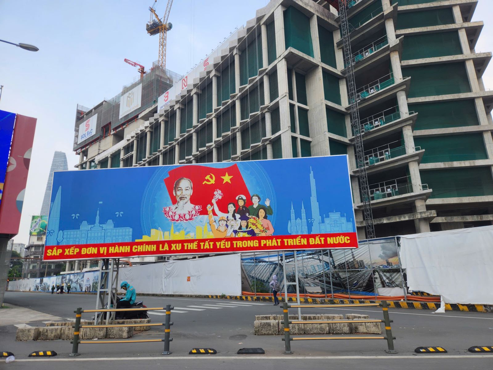 Thành phố mang tên Bác rực rỡ cờ hoa chào mừng Đại hội XIV của Đảng- Ảnh 11. Thành phố mang tên Bác rực rỡ cờ hoa chào mừng Đại hội XIV của Đảng- Ảnh 11.