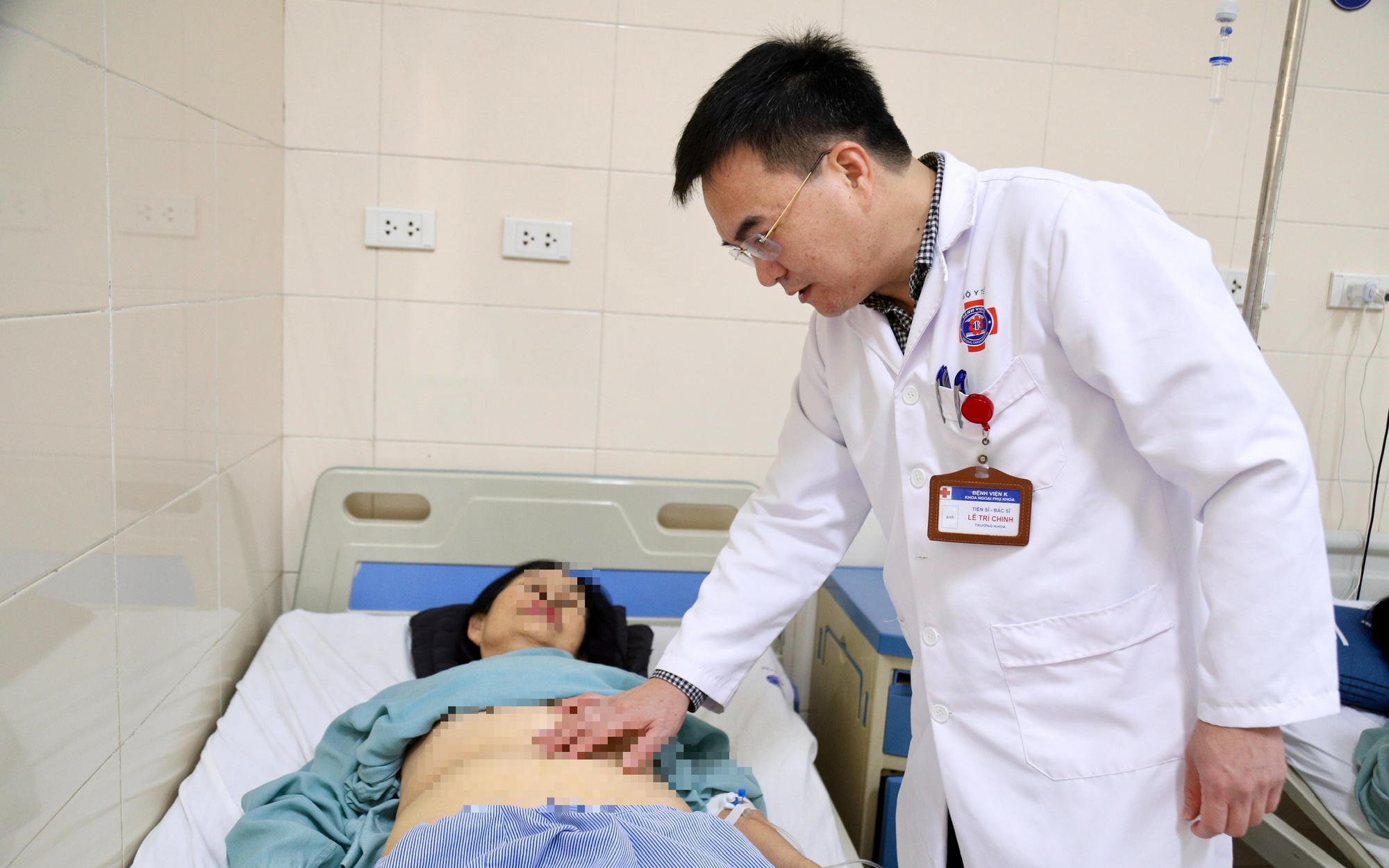 Bác sĩ 'viện K' tiên phong thực hiện thành công gần 300 ca phẫu thuật nội soi bệnh phụ khoa bằng kỹ thuật mới- Ảnh 7.