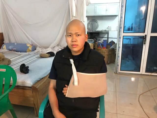 Xót xa hoàn cảnh của nam sinh lớp 12 nguy cơ mất cánh tay trái vì bệnh nặng cần giúp đỡ- Ảnh 1.