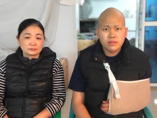 Xót xa hoàn cảnh của nam sinh lớp 12 nguy cơ mất cánh tay trái vì bệnh nặng cần giúp đỡ- Ảnh 2.