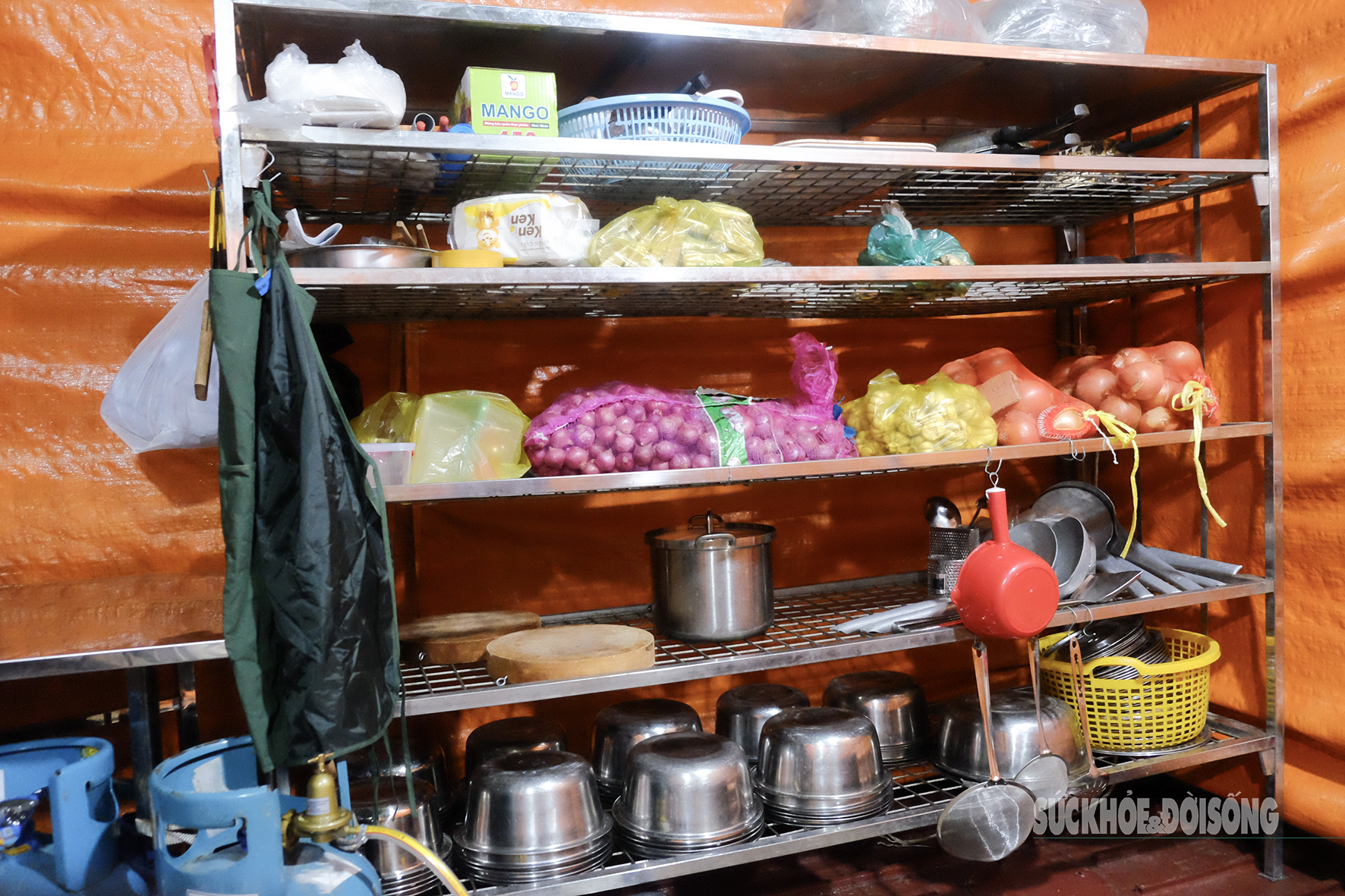 Những người giữ lửa thầm lặng trên tàu hải quân- Ảnh 2.